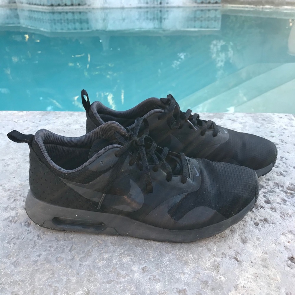 NIKE Air Max Tavis in all Black